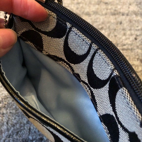 Coach NWOT Black Signature Wristlet - Picture 2 of 4